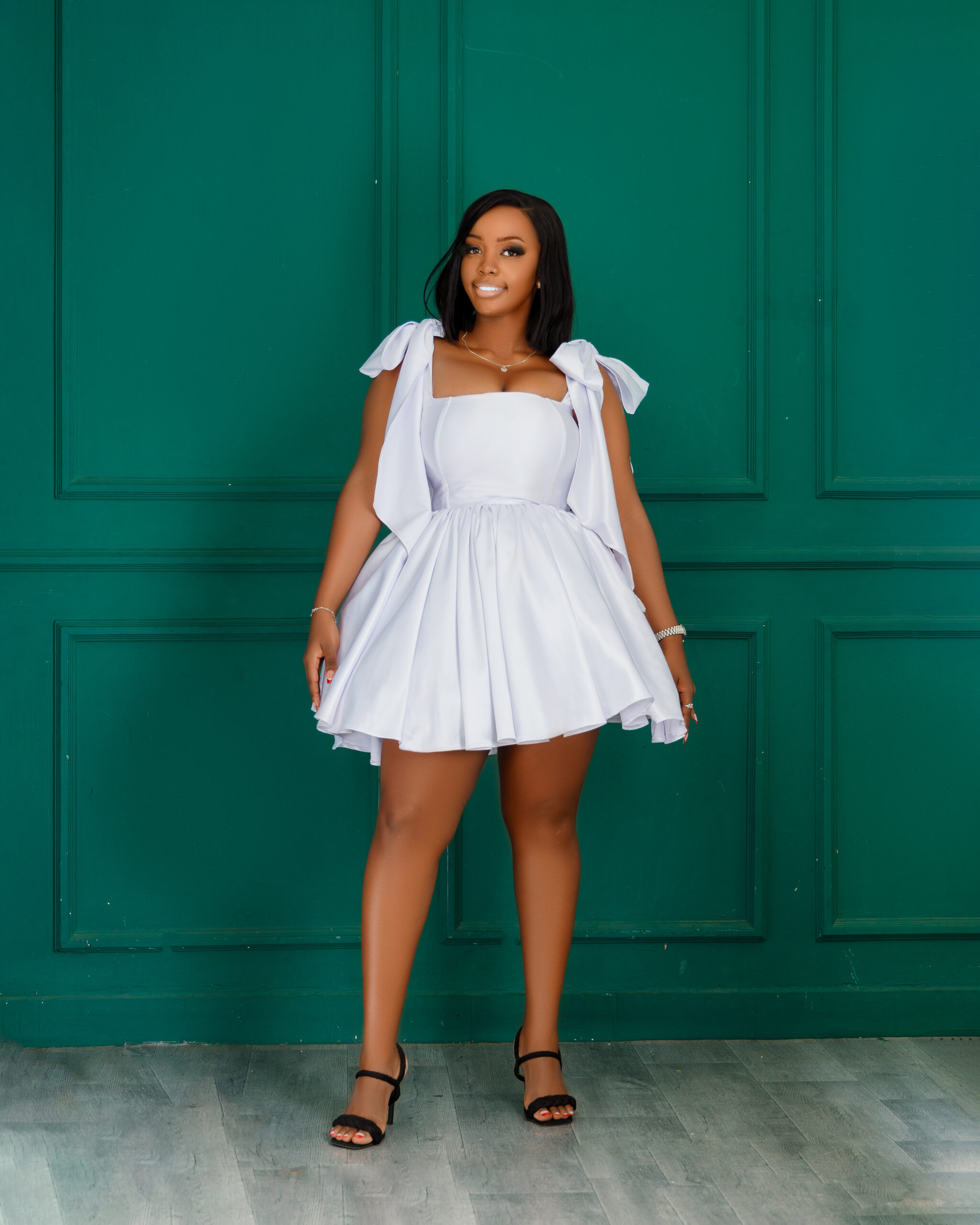 GRACE CLASS　La notte New Classic Dress Weekend plans just got more elegant. Shop the Strapless